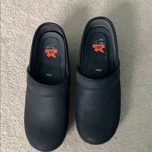 dansko pro xp waterproof